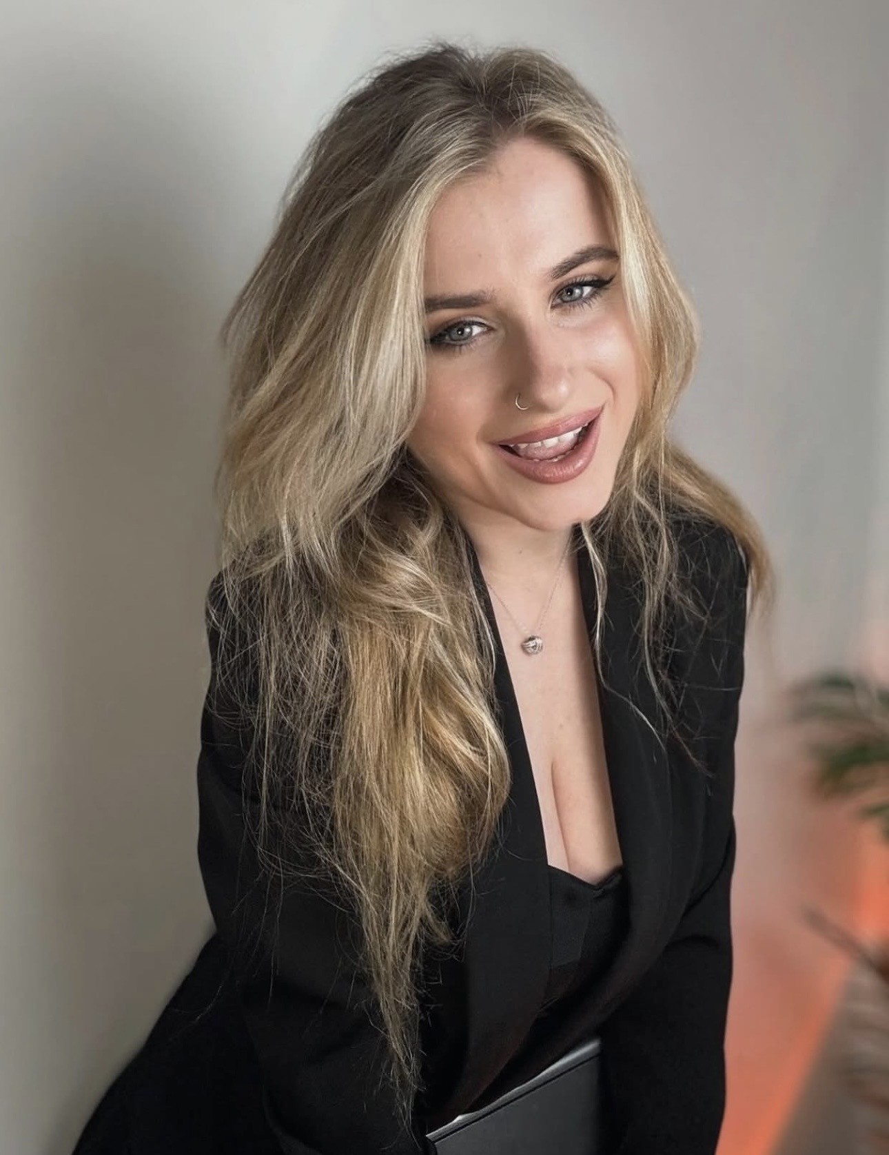 Alex — nail educator